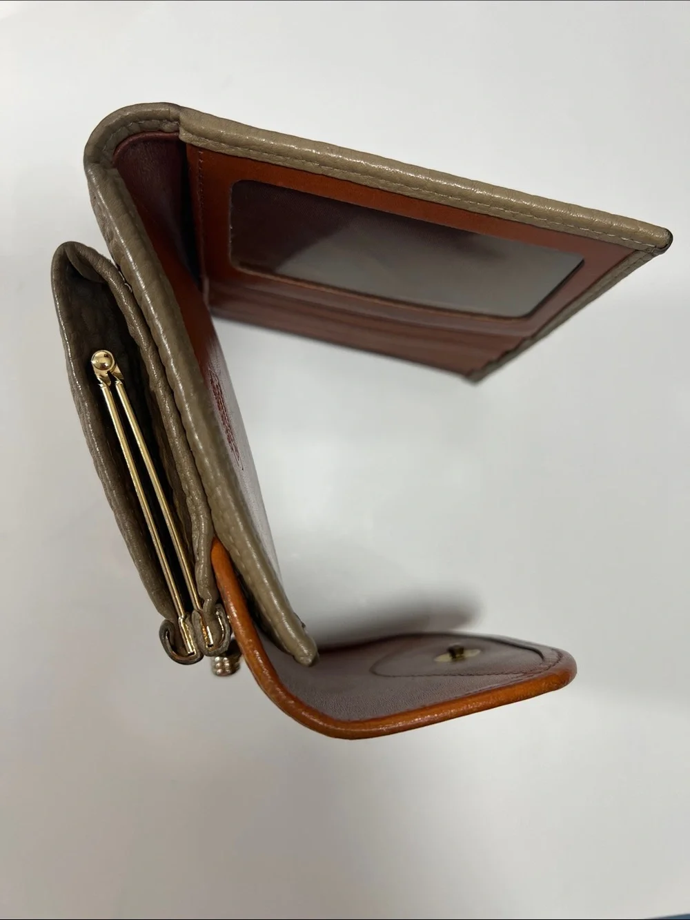🦆 DOONEY & BOURKE AWL TRIFOLD TAUPE TAN LEATHER KISSLOCK POUCH COIN WALLET